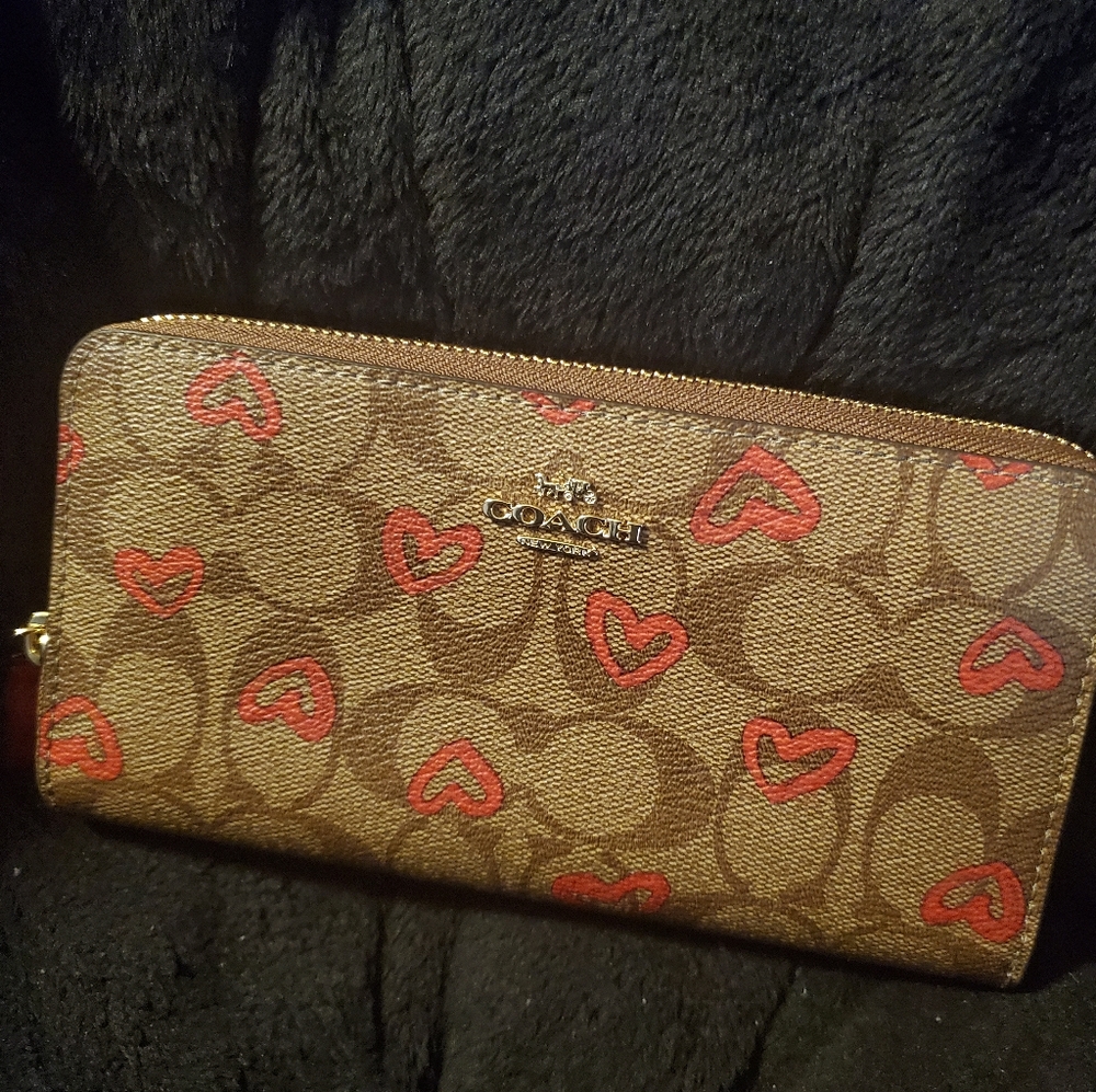 Coach Wallet. Signature Canvas Crayon Heart Print
